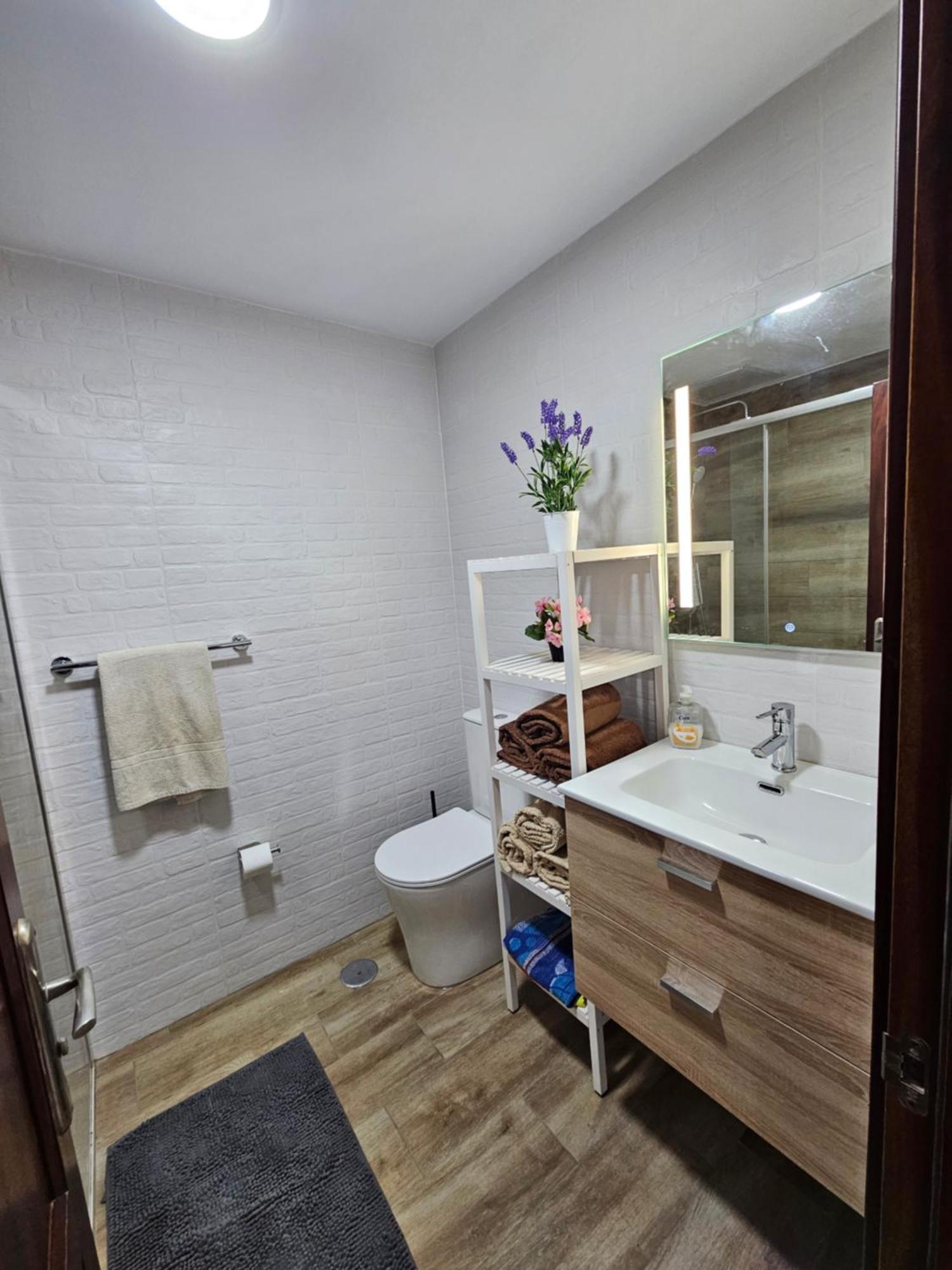 Ocean Front Cozy 2 Bedroom, 3 Beds Spacious- Netflix, Pool, Beach Lift & Fast Wifi Плайя-дель-Інглес Екстер'єр фото